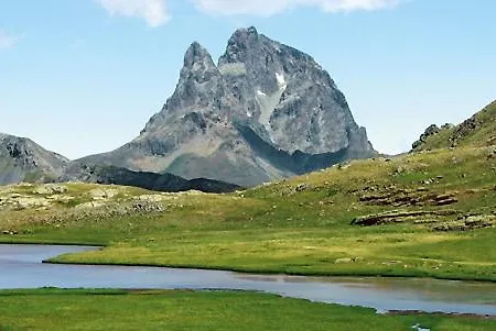 Ossau T2 5 Personnes Tt Confort Proximite Du Navette Au Village Climatisation Piscine Juin A Fin Septembre Linge De Maison Inclus Au Pied De La Montagne Parking * Bielle