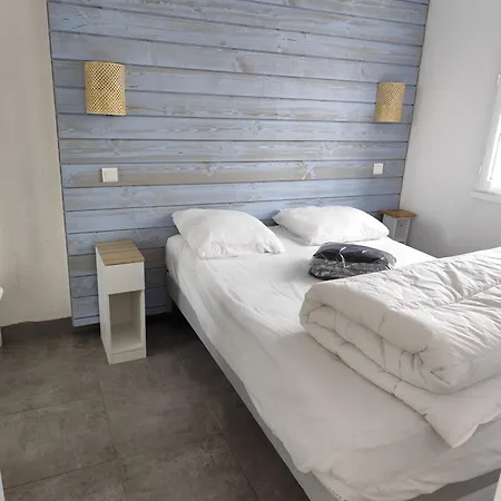 Ossau T2 5 Personnes Tt Confort Proximite Du Navette Au Village Climatisation Piscine Juin A Fin Septembre Linge De Maison Inclus Au Pied De La Montagne Parking Apartment Bielle