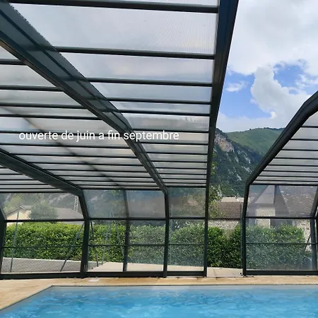 Ossau T2 5 Personnes Piscine Climatisation 1 Draps Serviettes Inclus Parking Moustiquaires Lave Vaisselle Lave Linge Confort Lejlighed